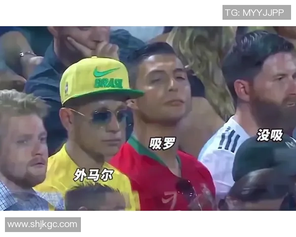 足球球星傻笑瞬间引热议网友纷纷调侃他的可爱与无奈